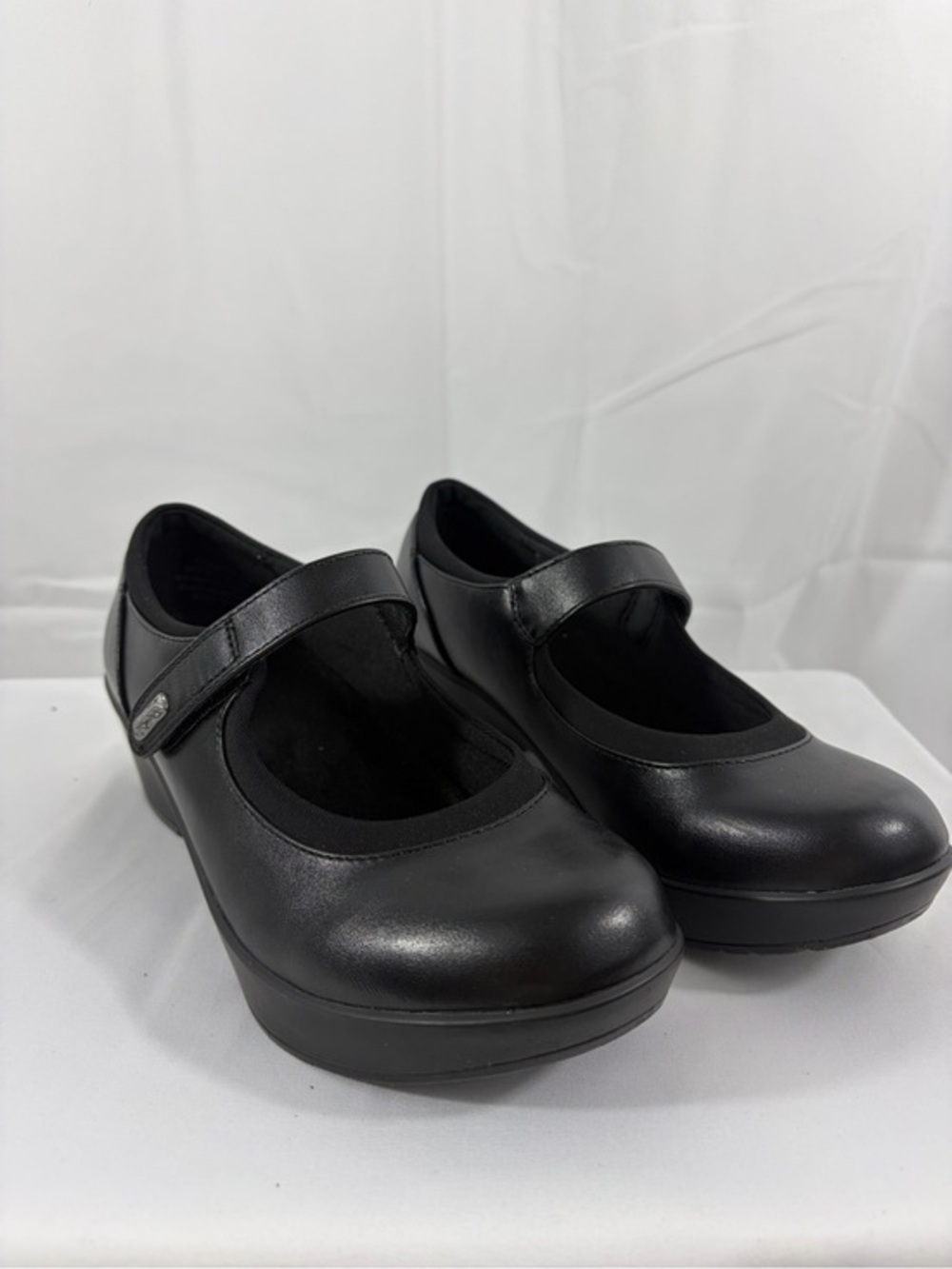 NWT Baretraps Women’s Size 5W Black Mary Jane Comfort Work Shoes